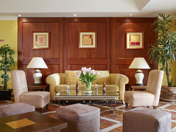 Imagen del bar/restaurante del Apartahotel Voco Formosa Park – Algarve. Foto 4