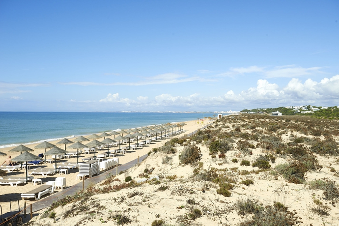 Imagen de los exteriores del Apartahotel Voco Formosa Park – Algarve. Foto 11