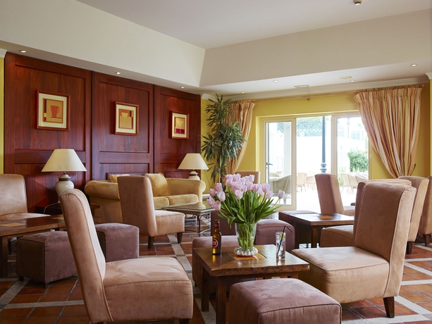 Imagen del bar/restaurante del Apartahotel Voco Formosa Park – Algarve. Foto 7