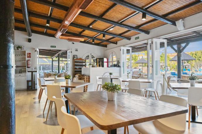 Imagen general del Apartahotel Wyndham Residences Tenerife Golf del Sur. Foto 9