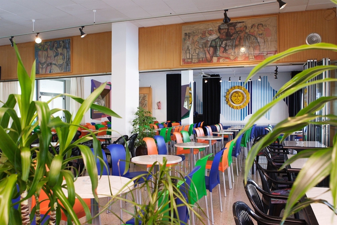 Imagen del bar/restaurante del Apartahotel Xon's Platja. Foto 3