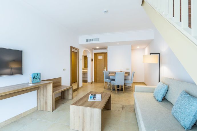 Imagen de la habitación del Apartahotel Zafiro Mallorca. Foto 30