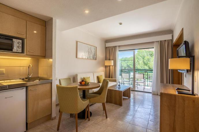 Imagen de la habitación del Apartahotel Zafiro Menorca. Foto 5