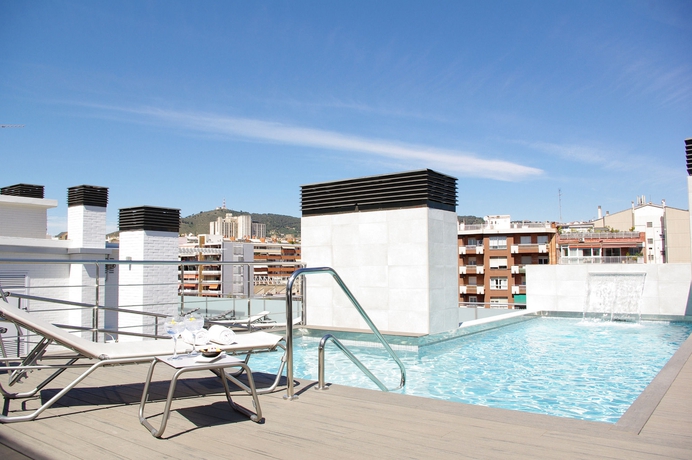 Imagen de la piscina del Apartamentos 08028 Apartments. Foto 13