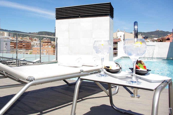 Imagen de la piscina del Apartamentos 08028 Apartments. Foto 14