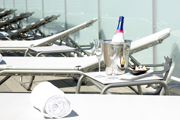 Imagen de la piscina del Apartamentos 08028 Apartments. Foto 15