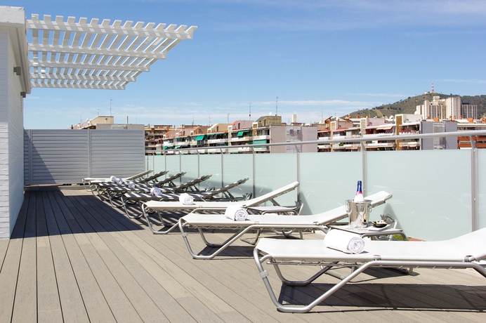 Imagen de la piscina del Apartamentos 08028 Apartments. Foto 16