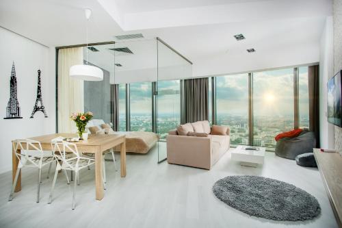 Imagen general del Apartamentos 30th+ Floor in Sky Tower. Foto 10