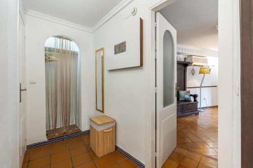 Imagen de la habitación del Apartamentos ADANAR Muralla Zir&iacute; Centro Premium. Foto 16