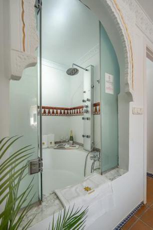Imagen de la habitación del Apartamentos ADANAR Muralla Zir&iacute; Centro Premium. Foto 17