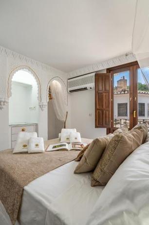 Imagen de la habitación del Apartamentos ADANAR Muralla Zir&iacute; Centro Premium. Foto 18