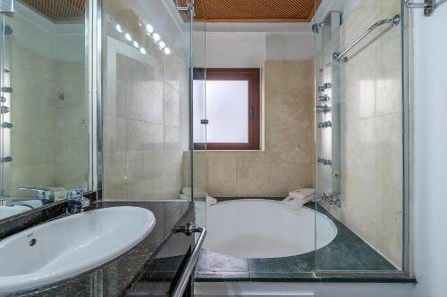 Imagen de la habitación del Apartamentos ADANAR Muralla Zir&iacute; Centro Premium. Foto 19