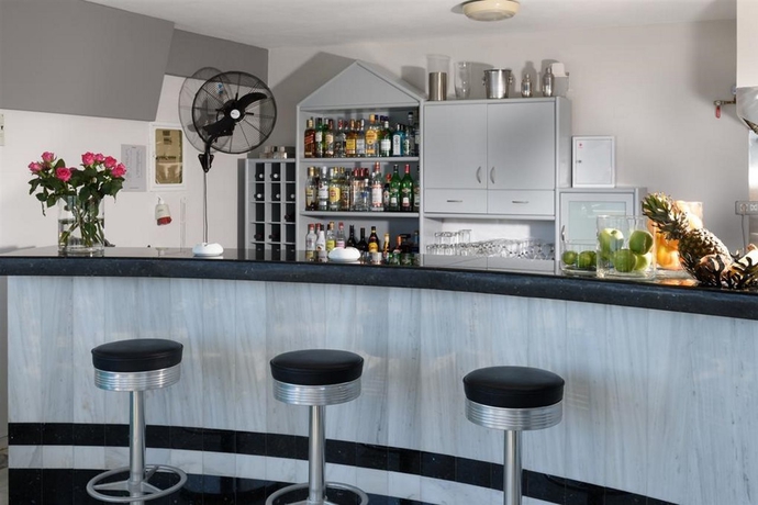 Imagen general del Apartamentos ALANTHA. Foto 15