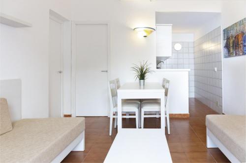 Imagen de la habitación del Apartamentos APARTHOTEL FLORA PARK. Foto 10