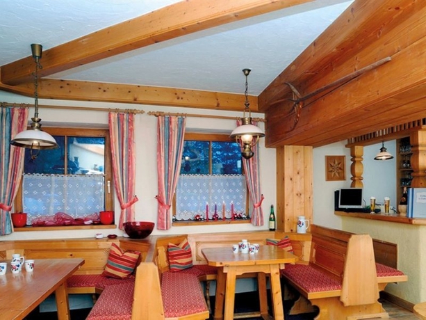 Imagen general del Apartamentos APPARTEMENTS ALPINA. Foto 2