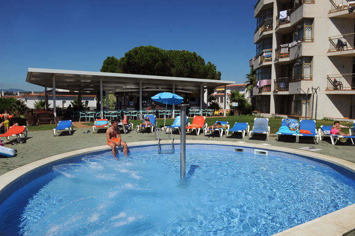 Imagen de la piscina del Apartamentos AR Bolero Park. Foto 12