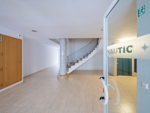 Imagen de los interiores del Apartamentos AR Nautic. Foto 19