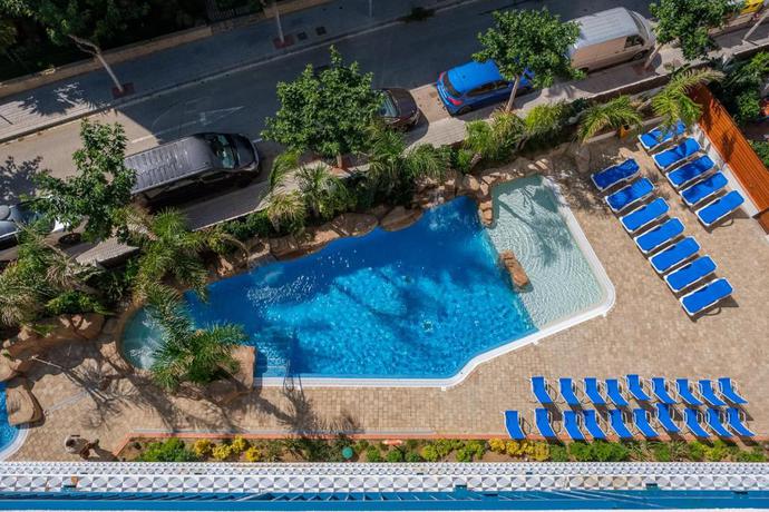 Imagen de la piscina del Apartamentos &Aacute;ncora Salou La Siesta. Foto 9