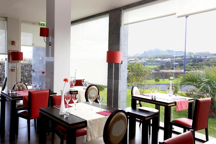 Imagen del bar/restaurante del Apartamentos Açorsonho Turísticos. Foto 2