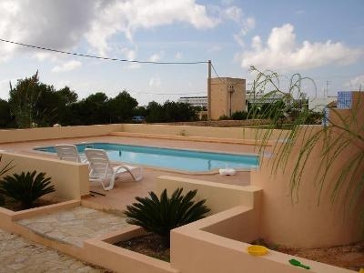 Imagen de la piscina del Apartamentos Aguamar. Foto 6