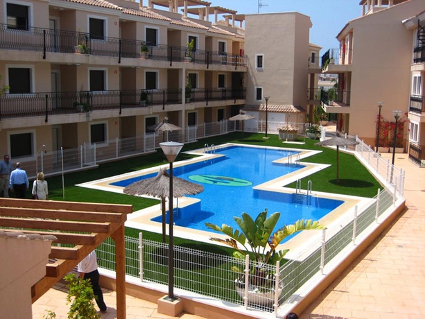 Imagen general del Apartamentos Aguilas De Los Collados. Foto 10