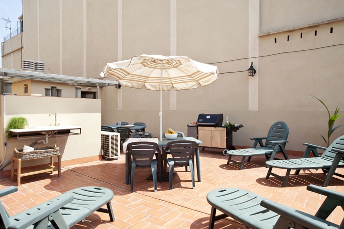 Imagen de los exteriores del Apartamentos AinB Eixample-Entença. Foto 7