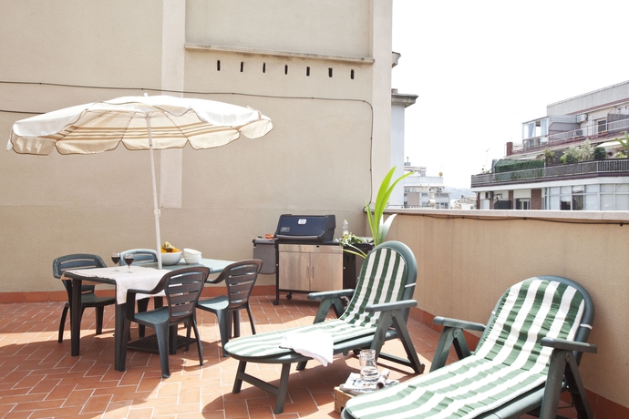 Imagen de los exteriores del Apartamentos AinB Eixample-Entença. Foto 8