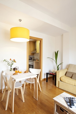 Imagen de los interiores del Apartamentos AinB Eixample-Entença. Foto 16