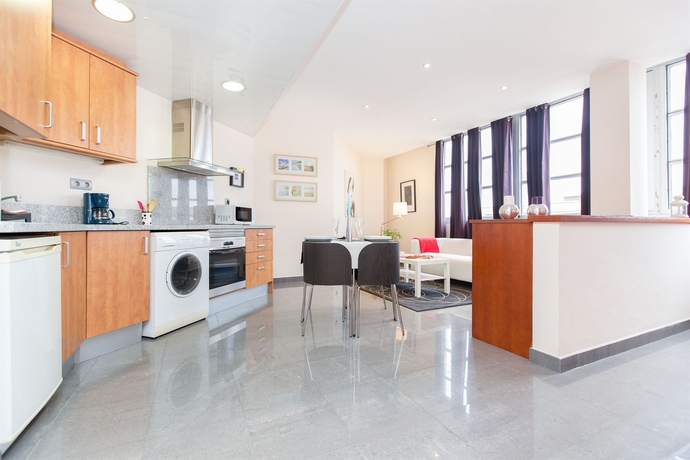 Imagen de los interiores del Apartamentos AinB Universitat. Foto 12