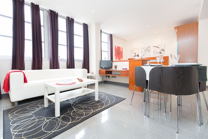 Imagen de los interiores del Apartamentos AinB Universitat. Foto 13