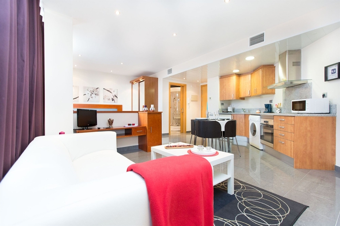 Imagen de los interiores del Apartamentos AinB Universitat. Foto 14