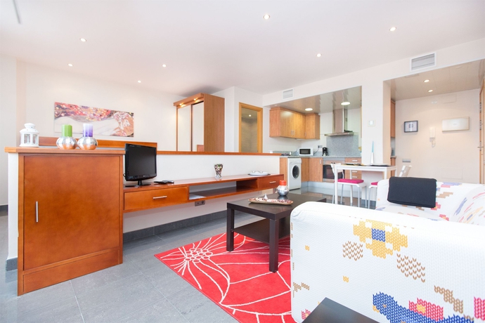 Imagen de los interiores del Apartamentos AinB Universitat. Foto 15