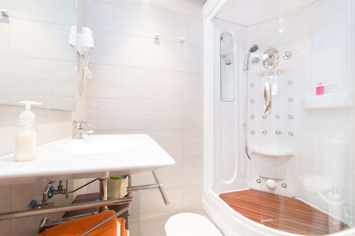 Imagen de la habitación del Apartamentos AinB Universitat. Foto 6