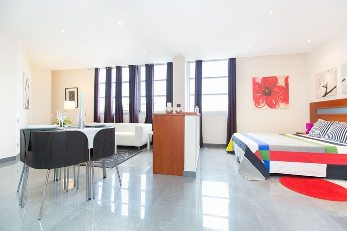 Imagen de la habitación del Apartamentos AinB Universitat. Foto 10