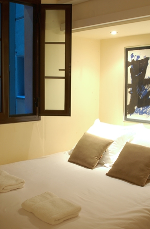 Imagen de la habitación del Apartamentos Ainb Las Ramblas-guardia Apartments. Foto 13