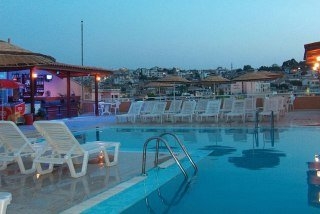 Imagen de la piscina del Apartamentos Akdas Kusadasi. Foto 4