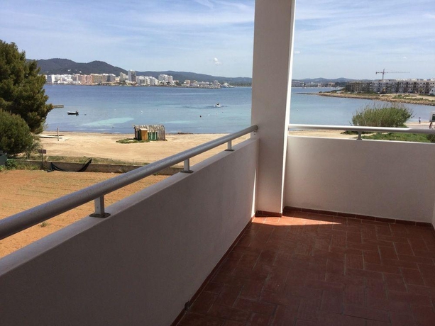 Imagen general del Apartamentos Alba, Bahia San Antonio. Foto 9