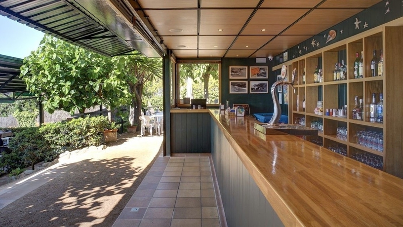 Imagen del bar/restaurante del Apartamentos Albamar Apartaments. Foto 4