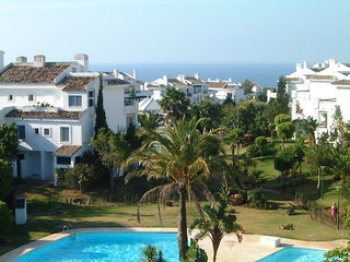 Imagen de la piscina del Apartamentos Albamar Golf. Foto 4