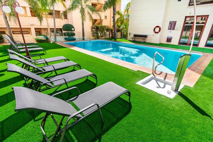 Imagen de la piscina del Apartamentos Albir Confort Avenida Golf. Foto 12