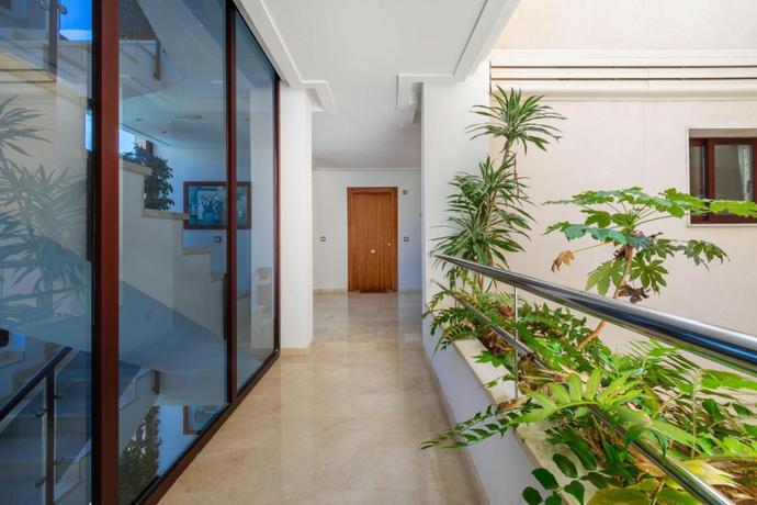 Imagen de los interiores del Apartamentos Albir Confort Avenida Golf. Foto 11