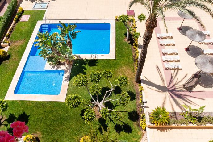 Imagen de la piscina del Apartamentos Albir Confort Nuevo Golf. Foto 9