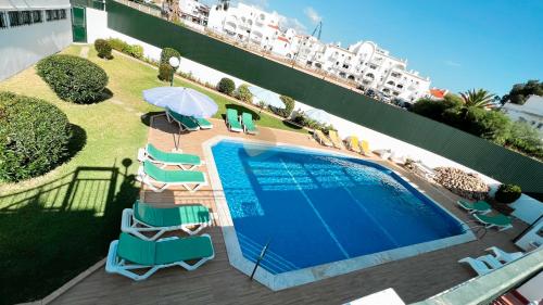 Imagen de la piscina del Apartamentos Albufeira Calipto by Sunny Deluxe. Foto 17
