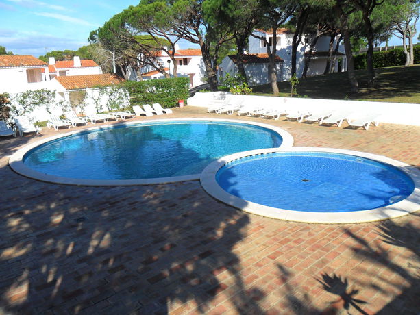 Imagen de la piscina del Apartamentos Aldeia da Falesia. Foto 5