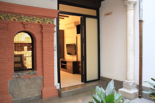 Imagen de los exteriores del Apartamentos Alhacaba. Foto 7