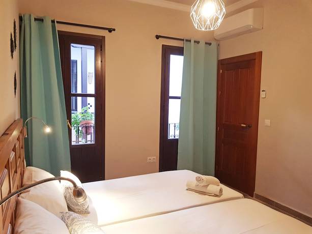 Imagen de la habitación del Apartamentos Alhambra Granada 3000. Foto 10