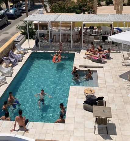 Imagen de la piscina del Apartamentos Alidian Bay Suites Leros. Foto 20