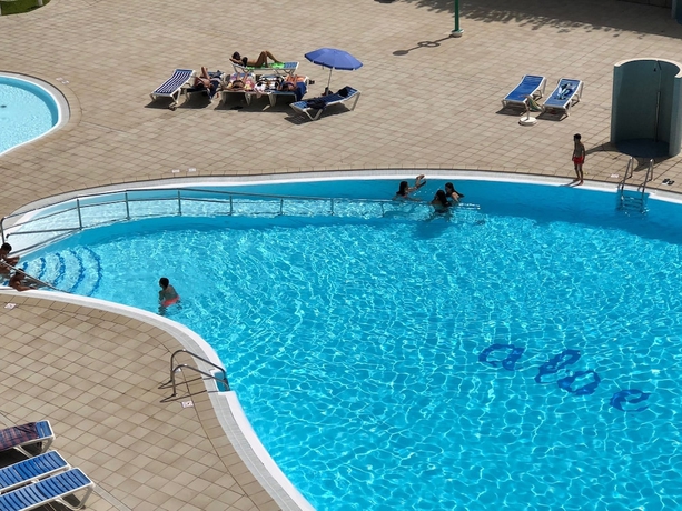 Imagen de la piscina del Apartamentos Aloe, Playa del Inglés. Foto 12