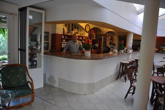 Imagen del bar/restaurante del Apartamentos Alper Apartments Mallorca. Foto 4