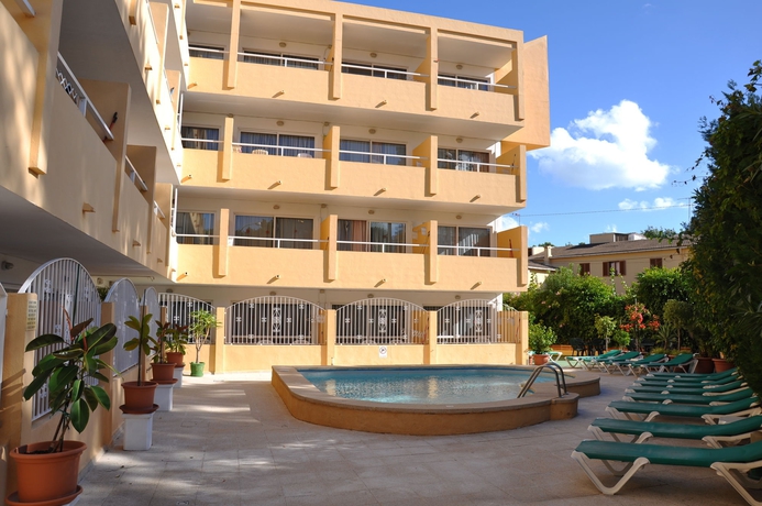 Imagen de la piscina del Apartamentos Alper Apartments Mallorca. Foto 14